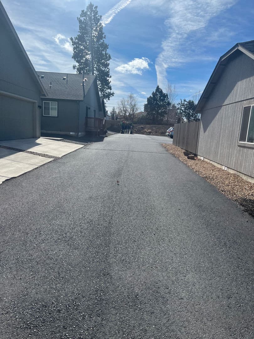 Gallery photos for Neighborhood Curb Appeal Boost with Edge Landscaping: Image #1