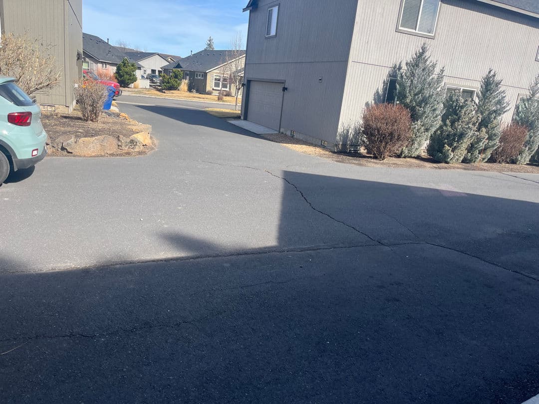 Gallery photos for Neighborhood Curb Appeal Boost with Edge Landscaping: Image #4