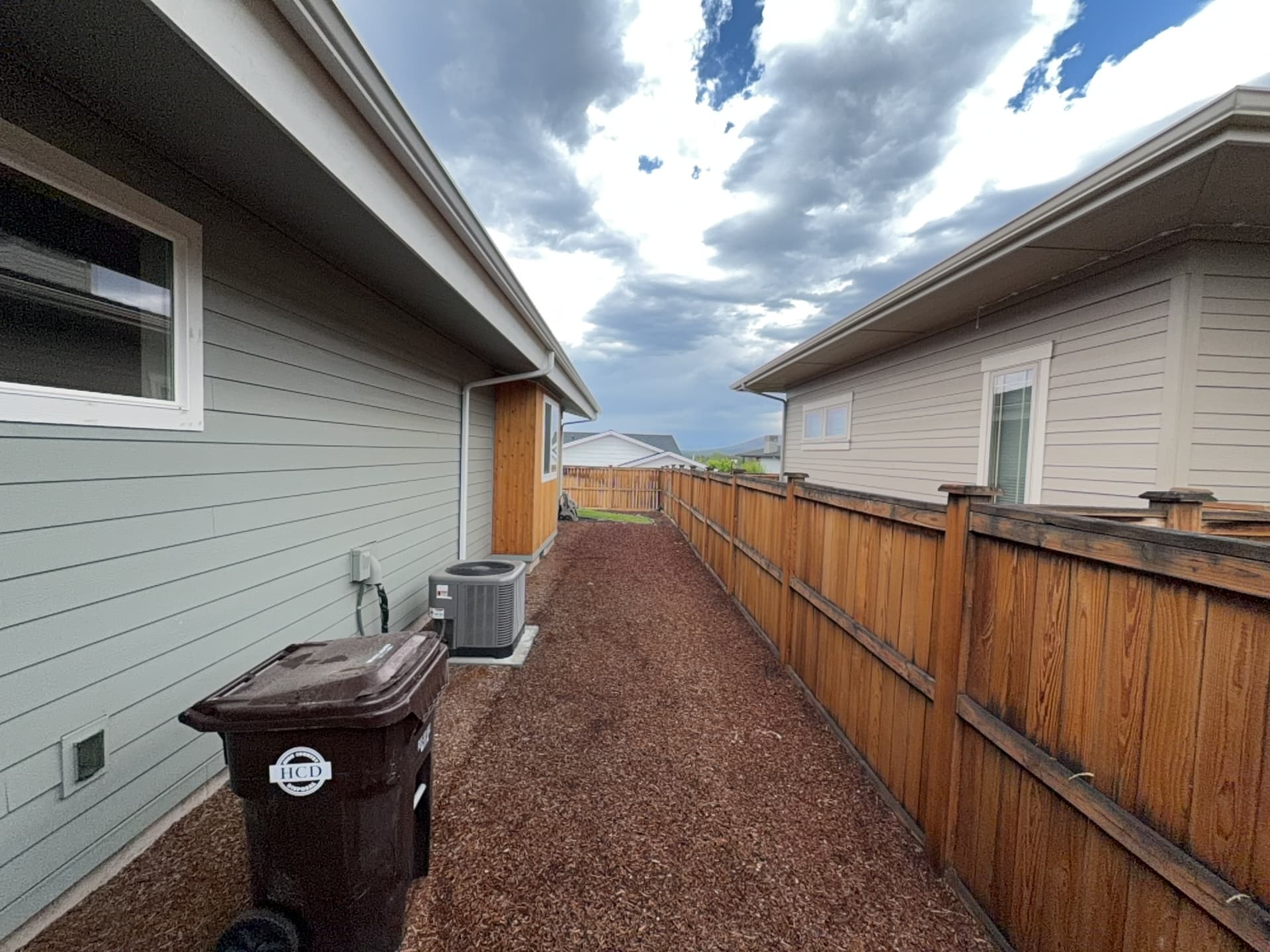 Gallery photos for Full Property Lawn and Mulch Maintenance Done Right: Image #1