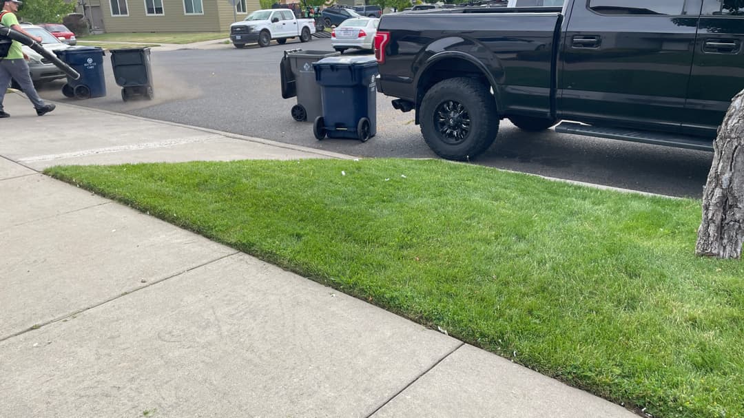 Gallery photos for Fresh Cut Lawn Mowing Done Right in Bend Oregon: Image #1