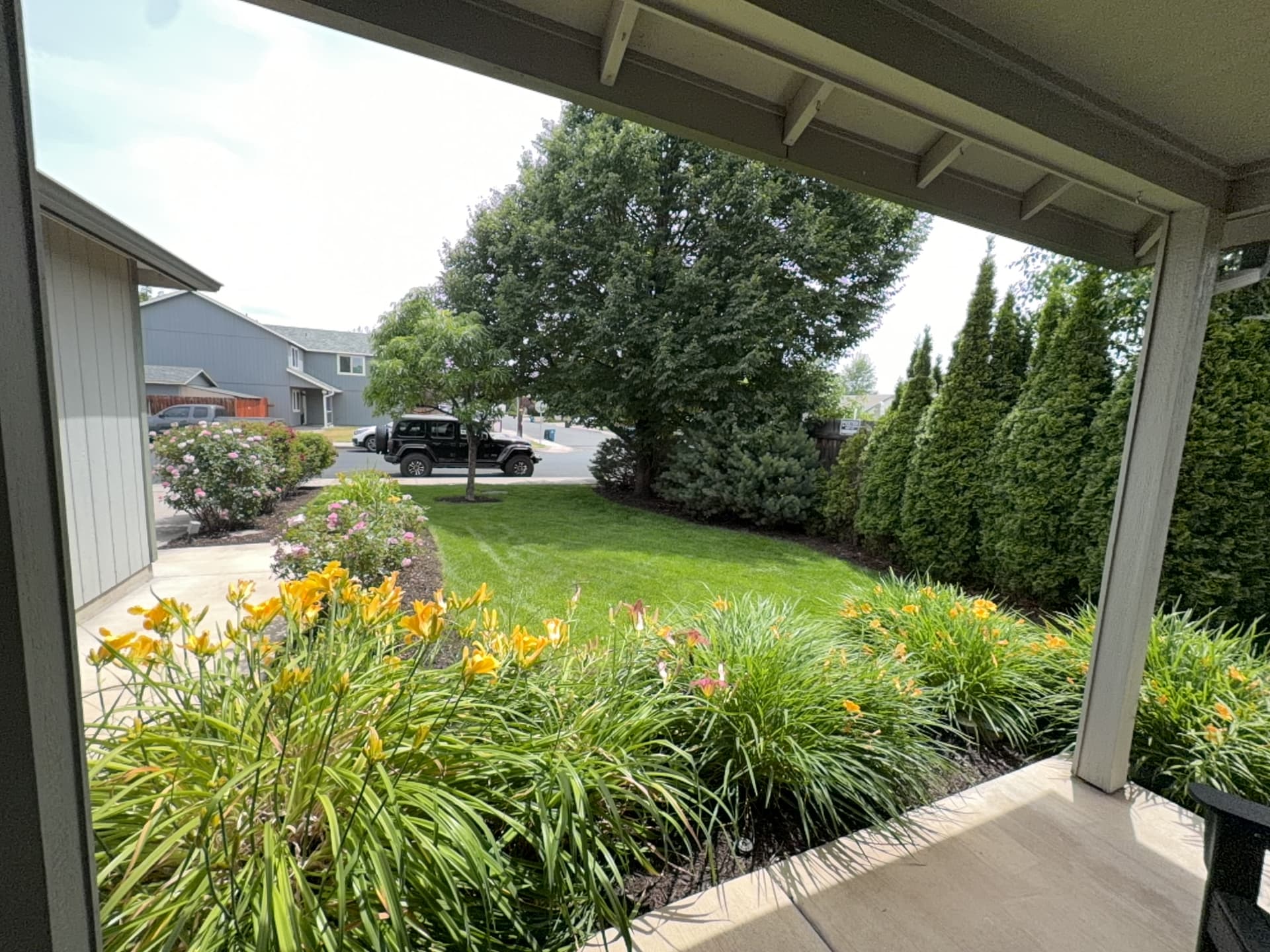 Gallery photos for Clean Lawns and Sharp Beds in Redmond Oregon: Image #3
