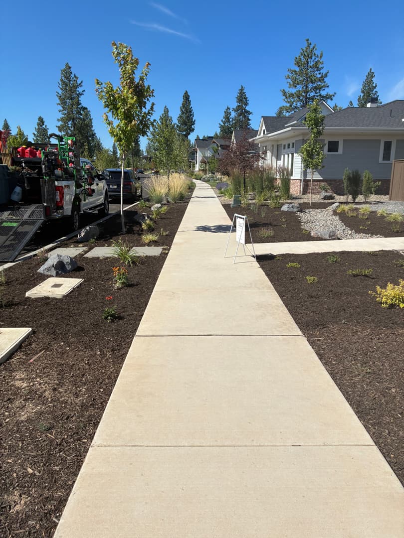 Fresh Mulch That Actually Works for Your Landscape in Bend image