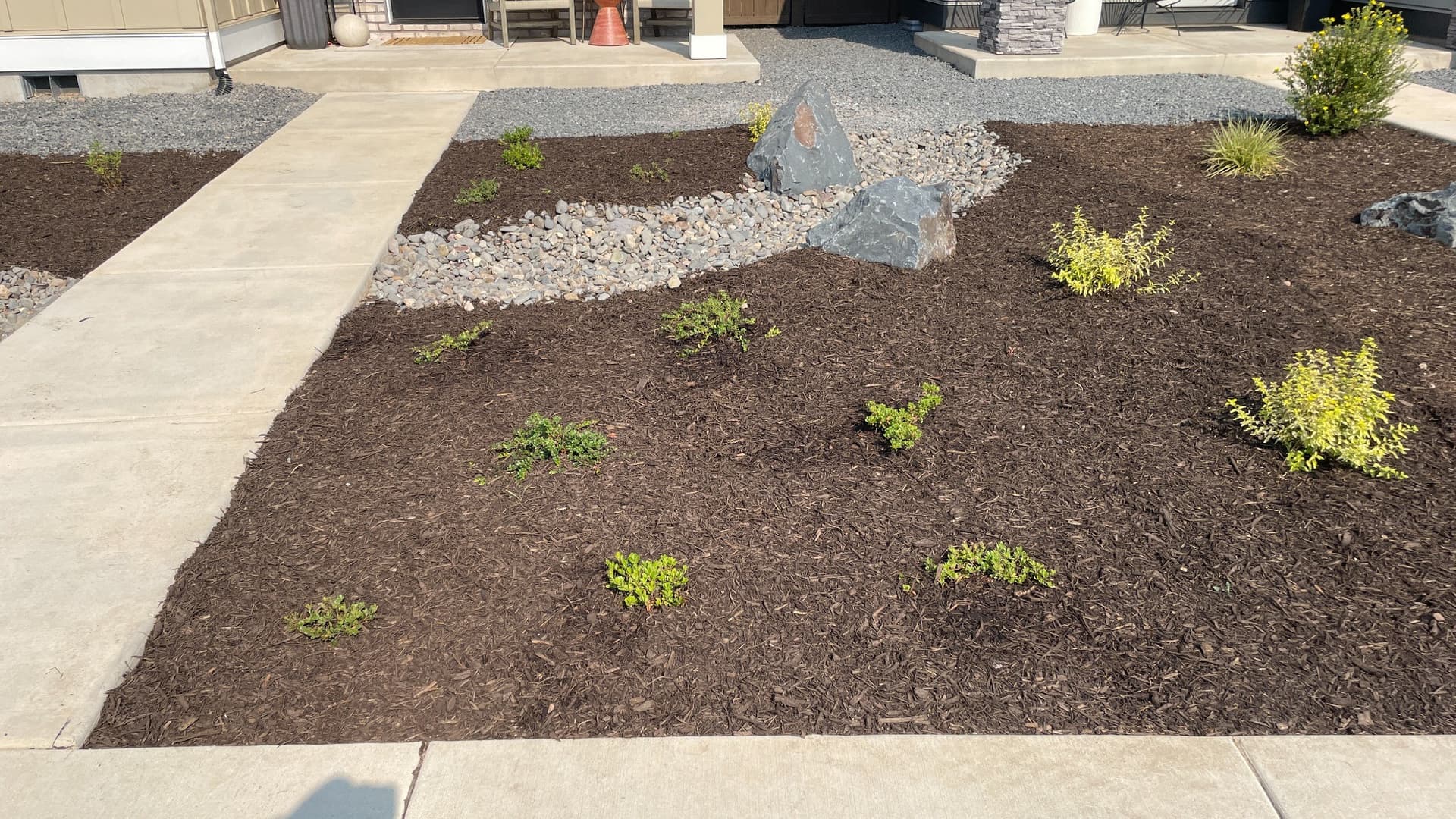 Gallery photos for Fresh Mulch and Healthy Lawns That Make Properties Stand Out: Image #2