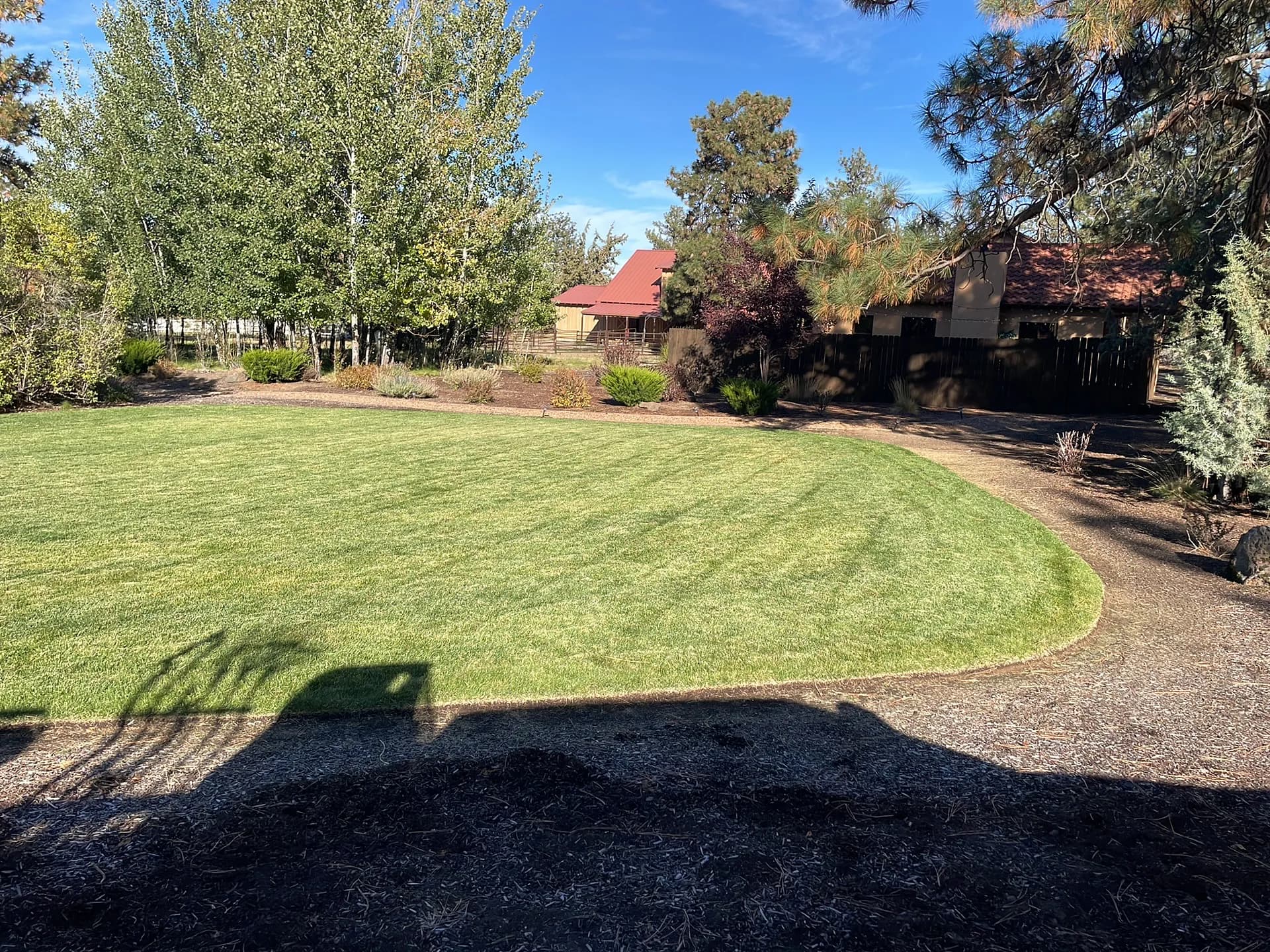 Gallery photos for Clean Lines and Lush Turf on a Large Landscaped Property: Image #1